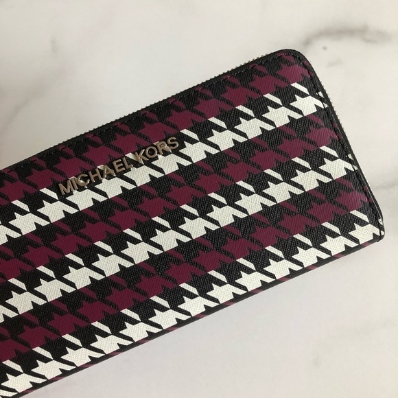Michael Kors Houndstooth Print Continental Wallet - Picture 2 of 8
